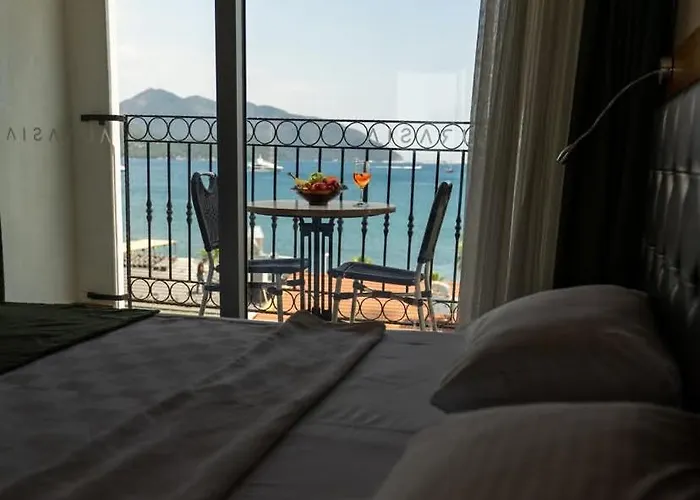 Otel Aurasia Sea Side 3*