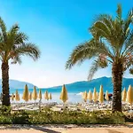 فندق Aurasia Sea Side 3*