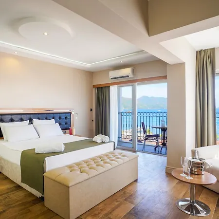 호텔 Aurasia Sea Side 3*