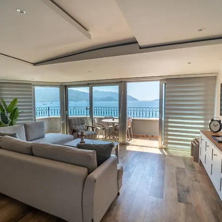 Aurasia Sea Side 호텔 말마리스