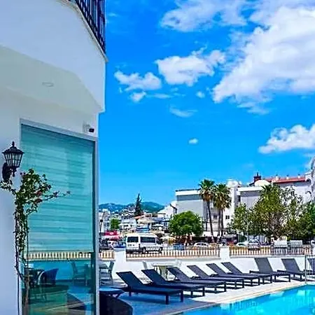 Aurasia Sea Side Hotel