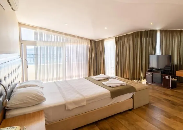 Hotel Aurasia Sea Side 3*