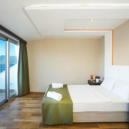 מלון Aurasia Sea Side 3*