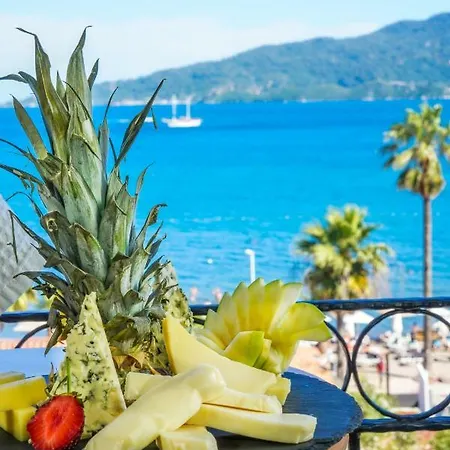 Aurasia Sea Side מלון 3*