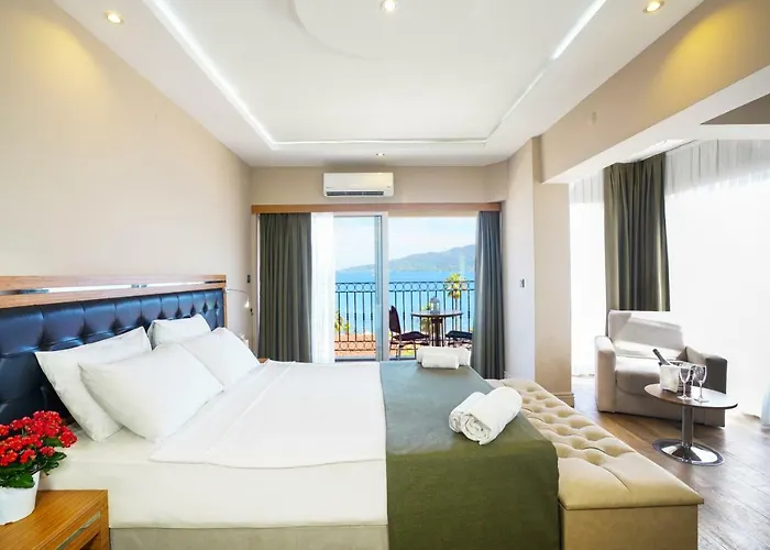 Aurasia Sea Side Hotel 3*